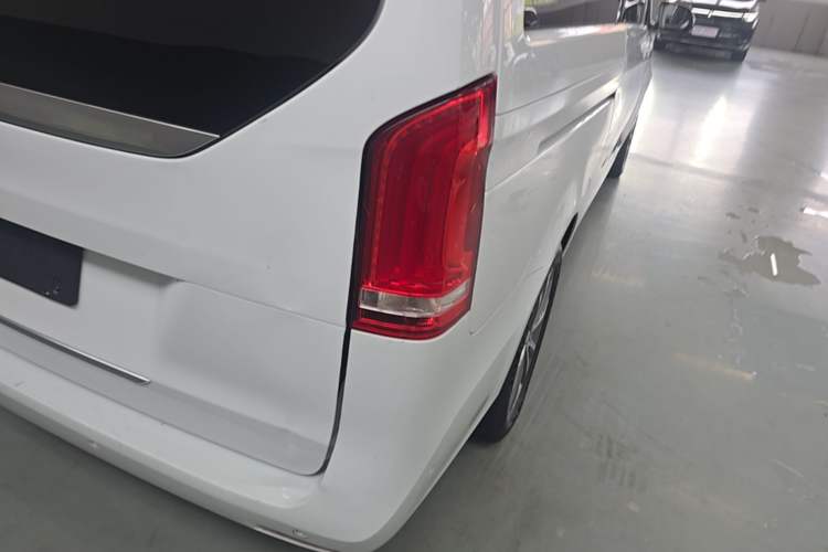 Used Mercedes-Benz V-Class 2020 V 260 Avantgarde Edition Right Rear Taillight
