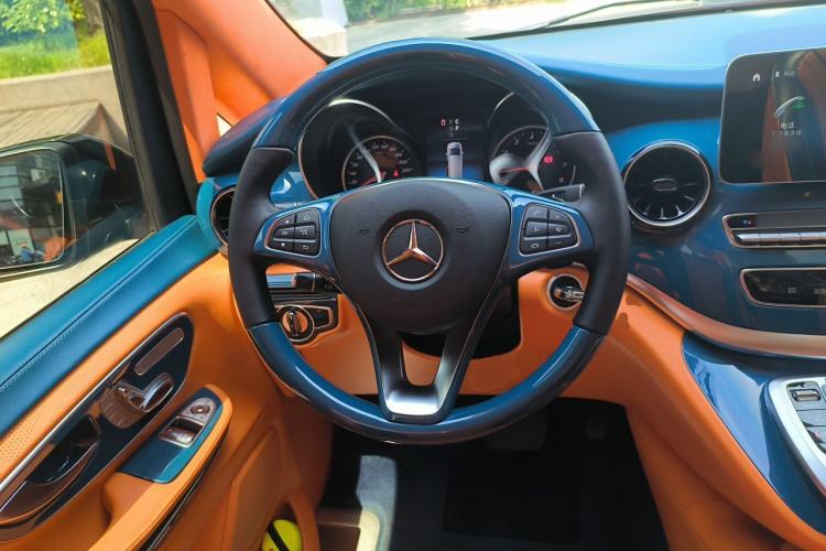 Used Mercedes-Benz V-Class 2020 V 260 Avantgarde Edition Steering Wheel