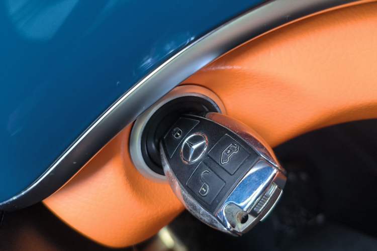 Used Mercedes-Benz V-Class 2020 V 260 Avantgarde Edition Vehicle Key