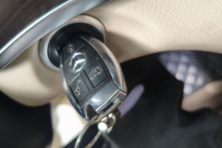 Used Mercedes-Benz V-Class 2020 V 260 Avantgarde Edition Vehicle Key