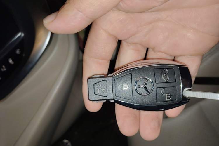 Used Mercedes-Benz V-Class  Vehicle Key