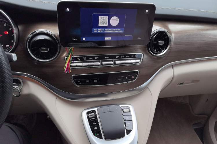 Used Mercedes-Benz V-Class 2021 V 260 L Long Wheelbase Prestige Edition Audio And AC Panel