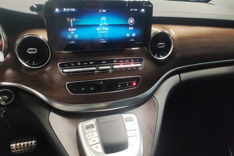 Used Mercedes-Benz V-Class 2021 V 260 Prestige Edition Audio And AC Panel