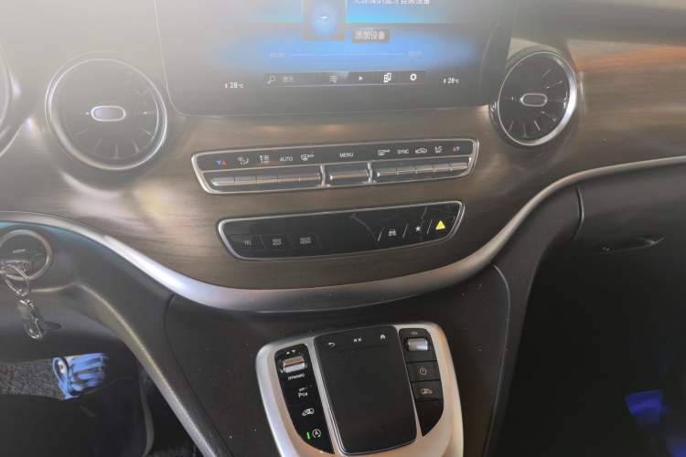 Used Mercedes-Benz V-Class 2021 V 260 Avantgarde Edition Audio And AC Panel