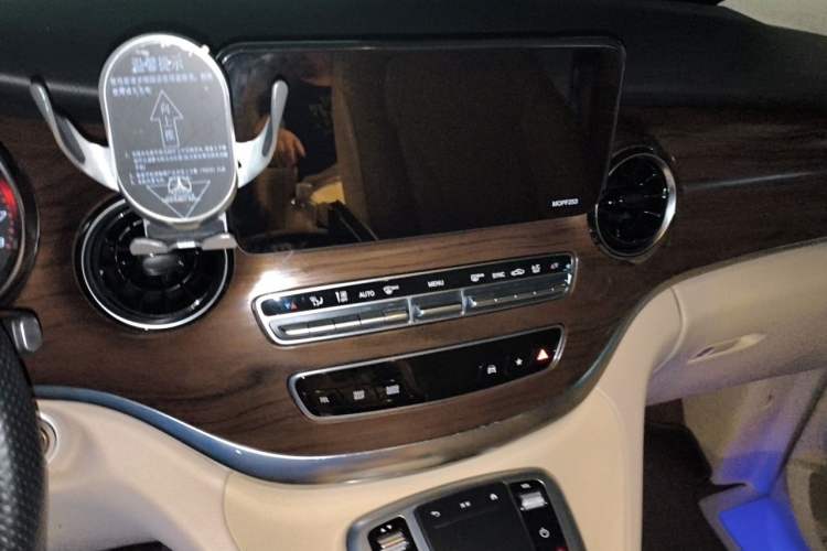 Used Mercedes-Benz V-Class 2021 V 260 Avantgarde Edition Audio And AC Panel