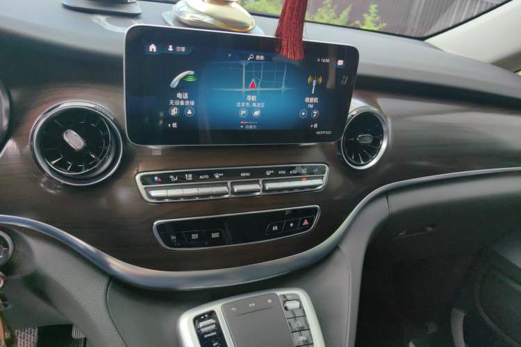 Used Mercedes-Benz V-Class 2021 V 260 Avantgarde Edition Audio And AC Panel