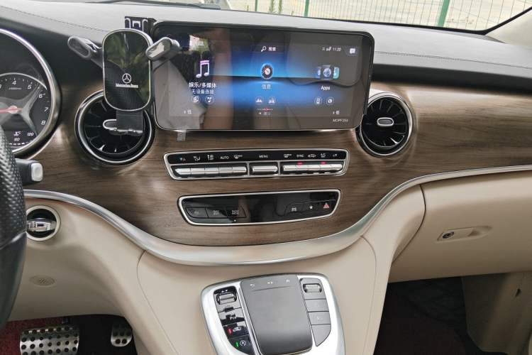 Used Mercedes-Benz V-Class 2021 V 260 L Long Wheelbase Prestige Edition Audio And AC Panel