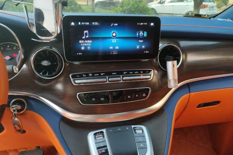 Used Mercedes-Benz V-Class 2021 V 260 Avantgarde Edition Audio And AC Panel