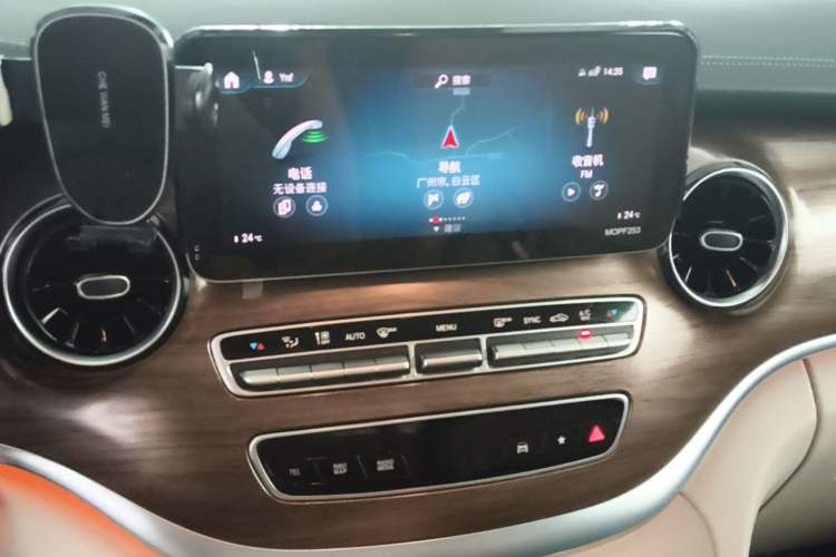 Used Mercedes-Benz V-Class 2021 V 260 L Long-wheelbase Luxury Edition Audio And AC Panel