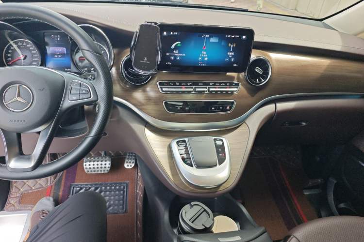 Used Mercedes-Benz V-Class 2021 V 260 L Long-wheelbase Luxury Edition Audio And AC Panel