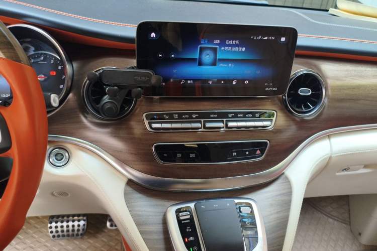 Used Mercedes-Benz V-Class 2021 V 260 L Long Wheelbase Prestige Edition Audio And AC Panel