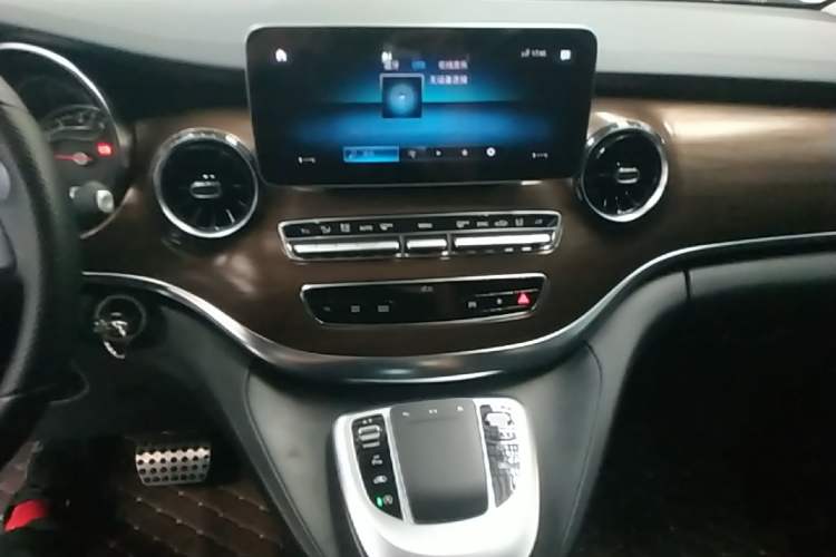 Used Mercedes-Benz V-Class 2021 V 260 L Long-wheelbase Luxury Edition Audio And AC Panel