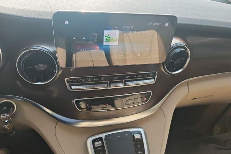 Used Mercedes-Benz V-Class 2021 V 260 Avantgarde Edition Audio And AC Panel