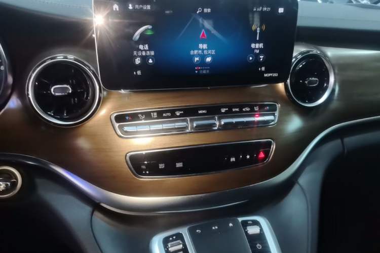 Used Mercedes-Benz V-Class 2021 V 260 L Long Wheelbase Prestige Edition Audio And AC Panel