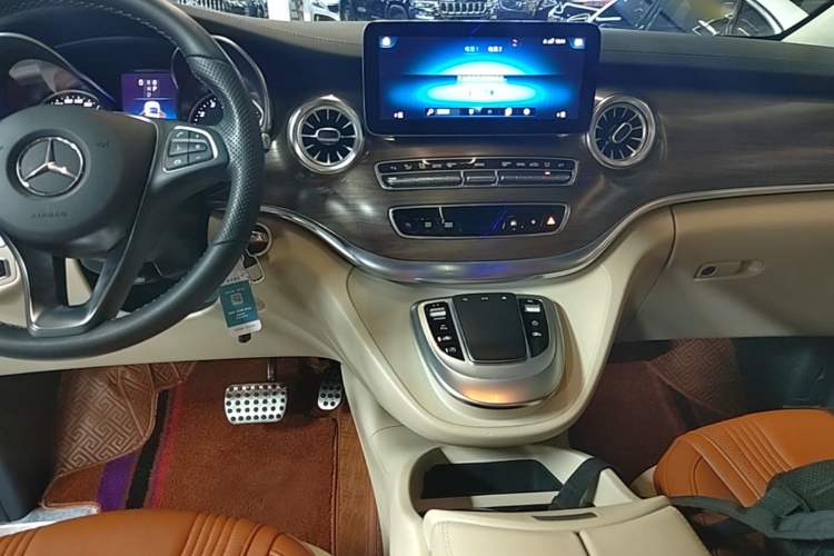 Used Mercedes-Benz V-Class 2021 V 260 L Long Wheelbase Prestige Edition Audio And AC Panel