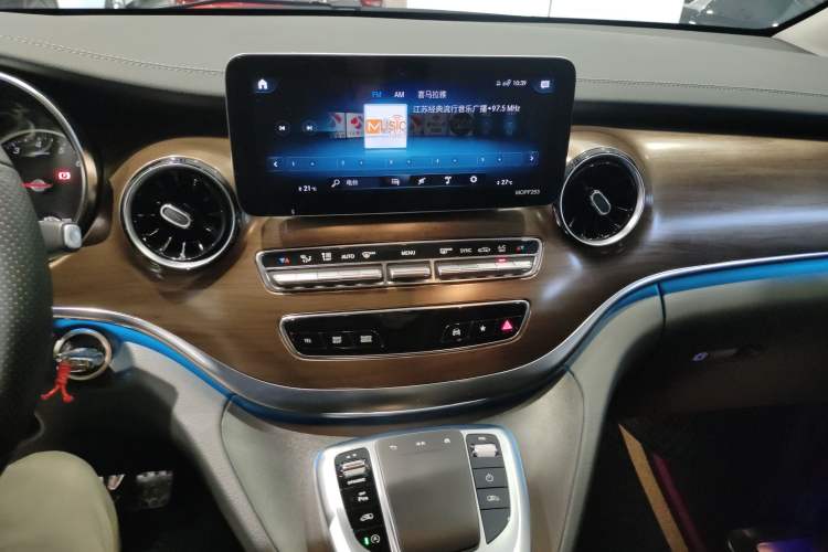 Used Mercedes-Benz V-Class 2021 V 260 Prestige Edition Audio And AC Panel