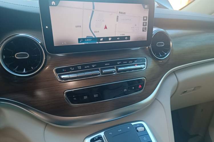 Used Mercedes-Benz V-Class 2021 V 260 Prestige Edition Audio And AC Panel
