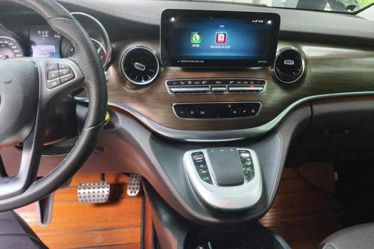 Used Mercedes-Benz V-Class 2021 V 260 L Long-wheelbase Luxury Edition Audio And AC Panel