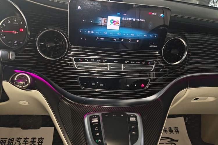Used Mercedes-Benz V-Class 2021 V 260 Avantgarde Edition Audio And AC Panel