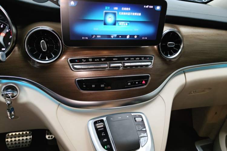 Used Mercedes-Benz V-Class 2021 V 260 L Long-wheelbase Luxury Edition Audio And AC Panel