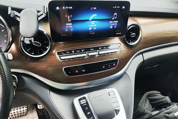 Used Mercedes-Benz V-Class 2021 V 260 L Long-wheelbase Luxury Edition Audio And AC Panel