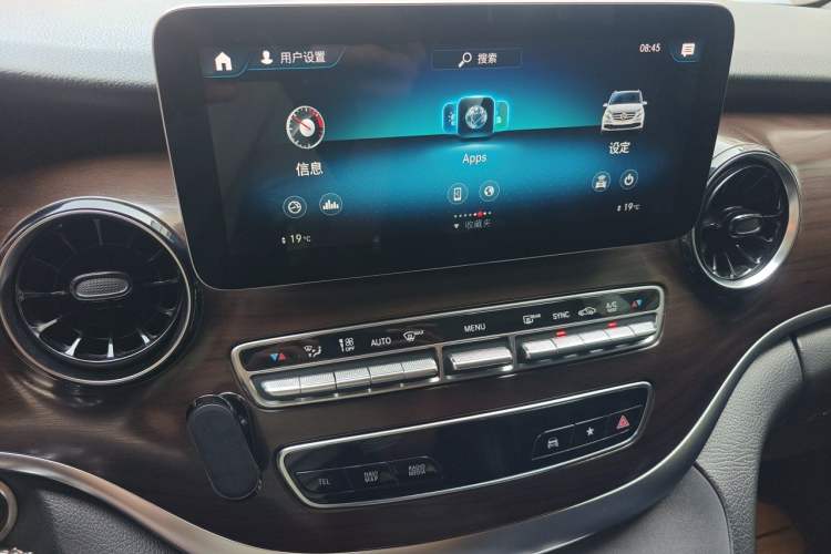 Used Mercedes-Benz V-Class 2021 V 260 Avantgarde Edition Audio And AC Panel