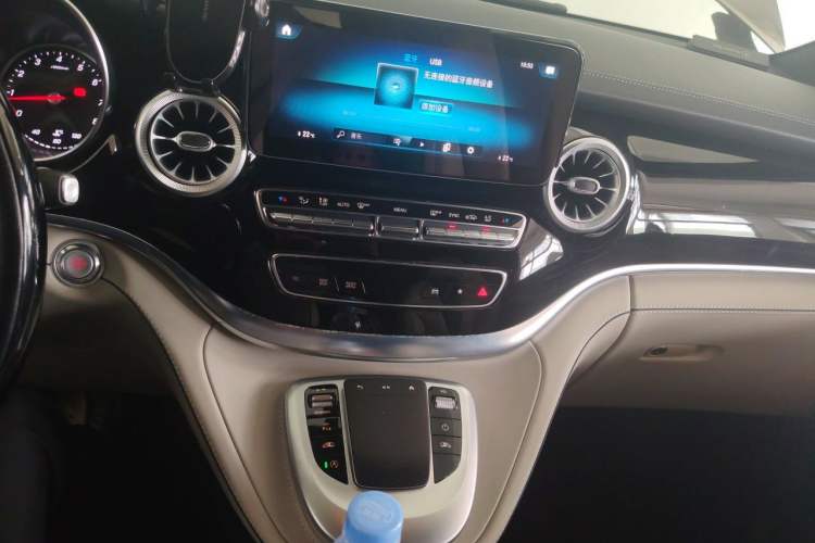 Used Mercedes-Benz V-Class 2021 V 260 L Long Wheelbase Prestige Edition Audio And AC Panel