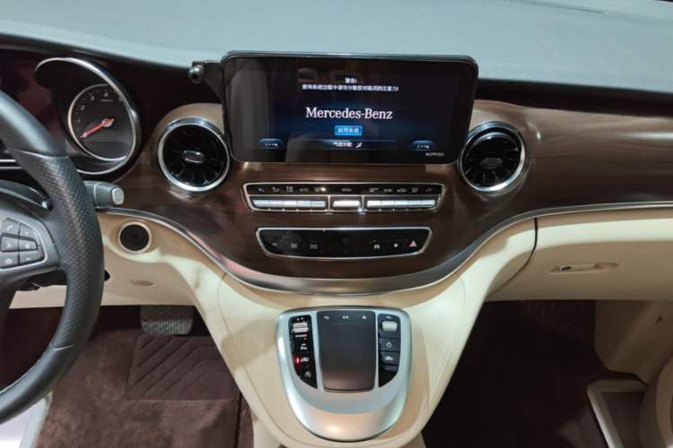 Used Mercedes-Benz V-Class 2021 V 260 Avantgarde Edition Audio And AC Panel