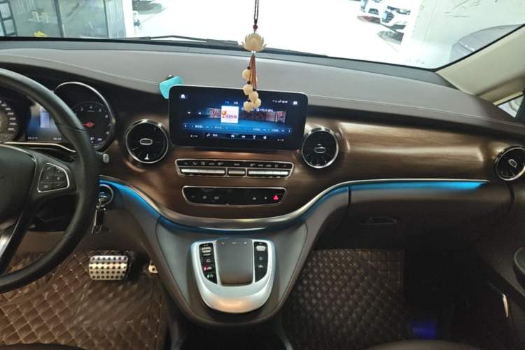 Used Mercedes-Benz V-Class 2021 V 260 L Long-wheelbase Luxury Edition Audio And AC Panel