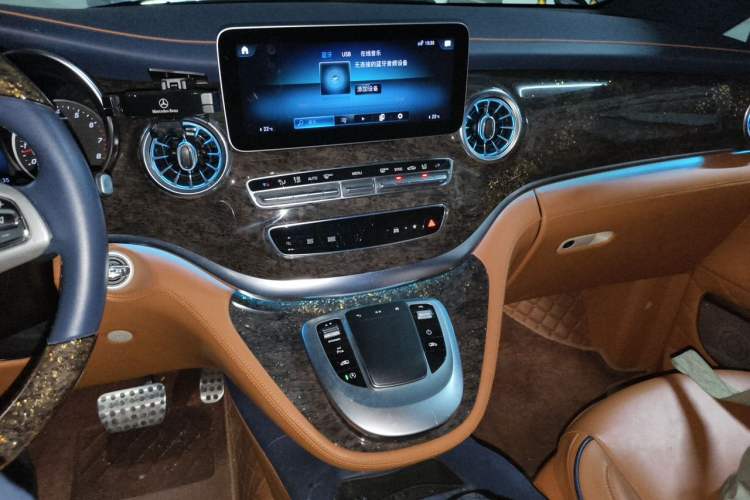 Used Mercedes-Benz V-Class 2021 V 260 L Long Wheelbase Prestige Edition Audio And AC Panel