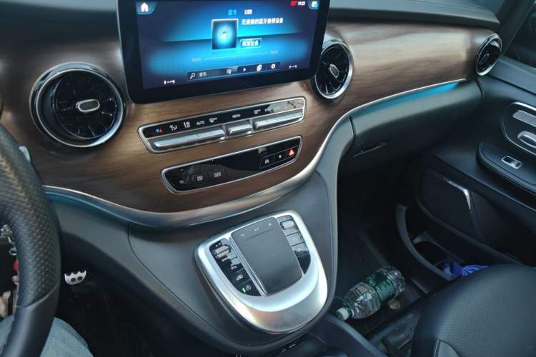 Used Mercedes-Benz V-Class 2021 V 260 Prestige Edition Audio And AC Panel