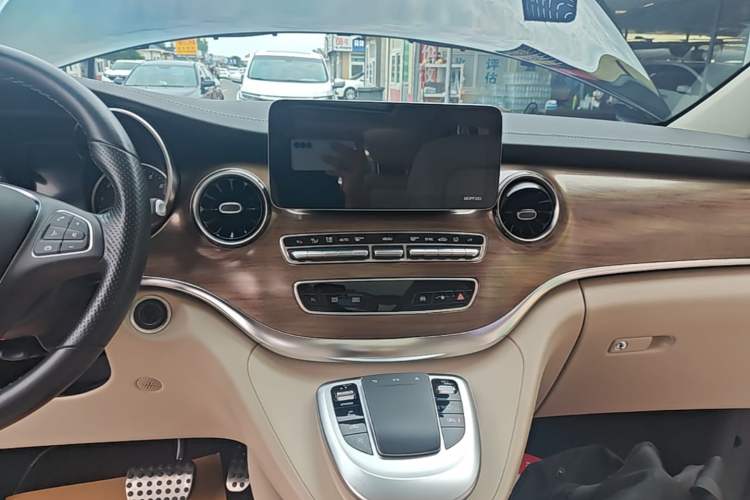 Used Mercedes-Benz V-Class 2021 V 260 Prestige Edition Audio And AC Panel
