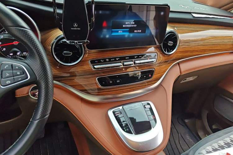 Used Mercedes-Benz V-Class 2021 V 260 L Long Wheelbase Prestige Edition Audio And AC Panel