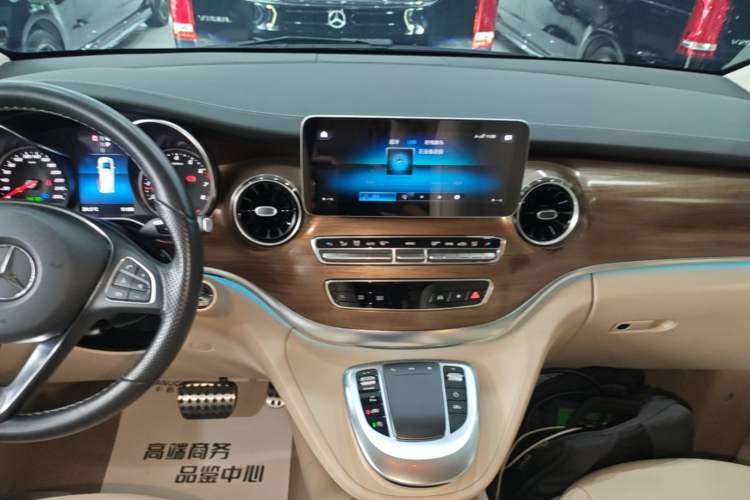 Used Mercedes-Benz V-Class 2021 V 260 L Long-wheelbase Luxury Edition Audio And AC Panel
