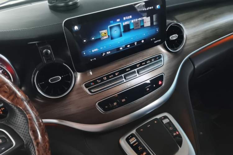 Used Mercedes-Benz V-Class 2021 V 260 Prestige Edition Audio And AC Panel
