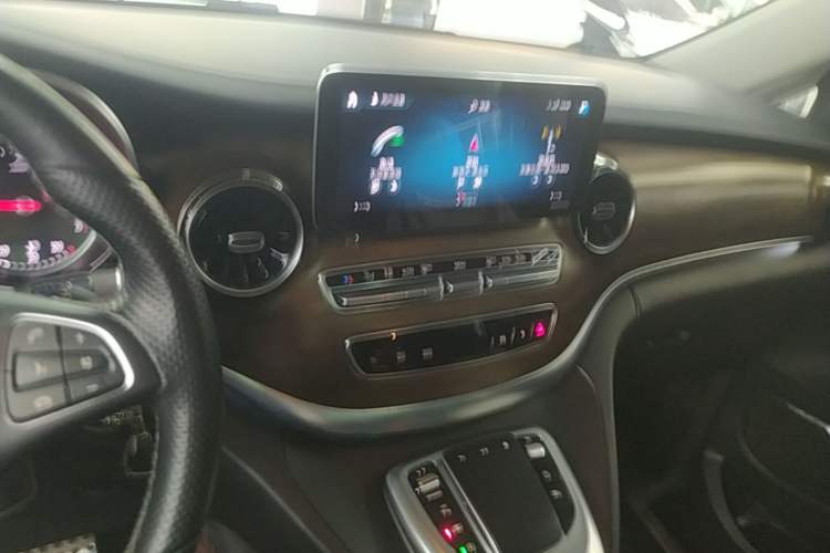 Used Mercedes-Benz V-Class 2021 V 260 L Long Wheelbase Prestige Edition Audio And AC Panel