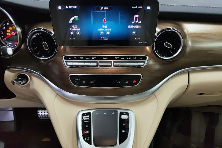 Used Mercedes-Benz V-Class 2021 V 260 Prestige Edition Audio And AC Panel