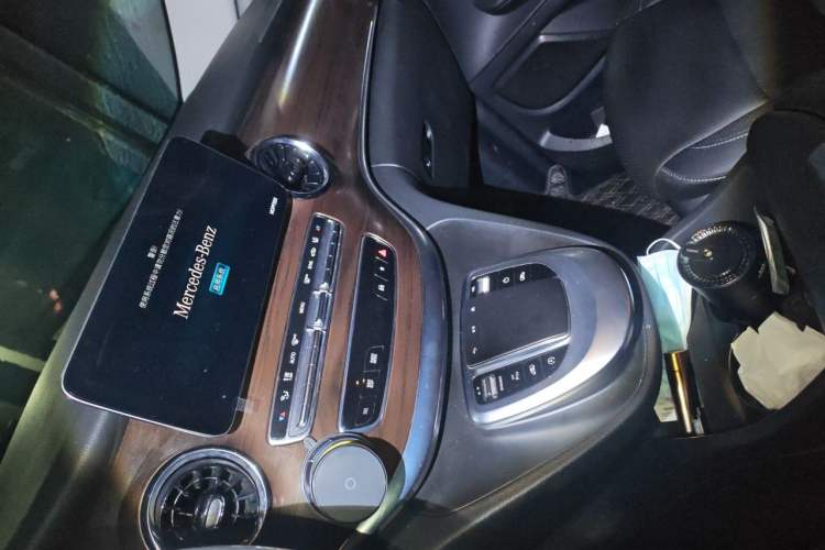 Used Mercedes-Benz V-Class 2021 V 260 Avantgarde Edition Audio And AC Panel