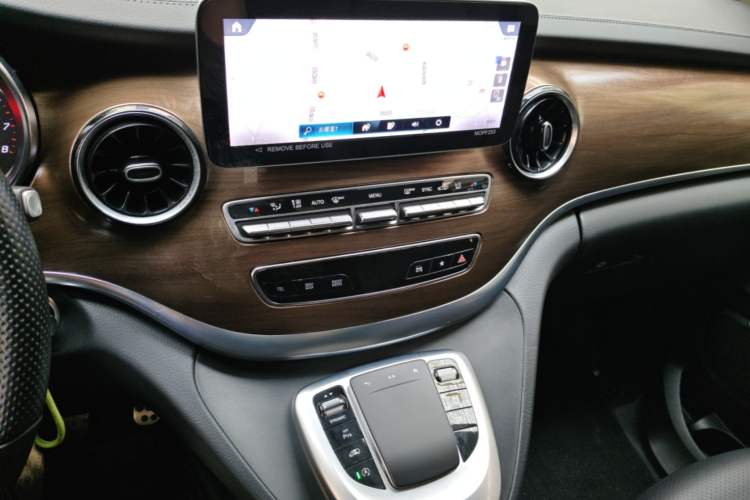 Used Mercedes-Benz V-Class 2021 V 260 L Long-wheelbase Luxury Edition Audio And AC Panel