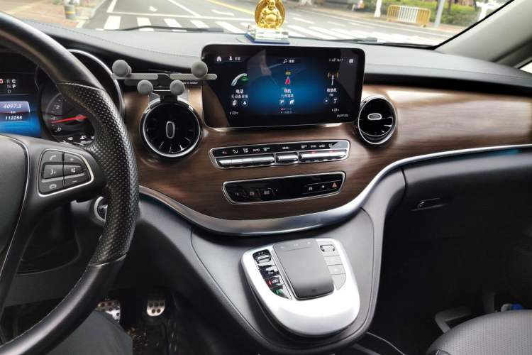 Used Mercedes-Benz V-Class 2021 V 260 L Long-wheelbase Luxury Edition Audio And AC Panel