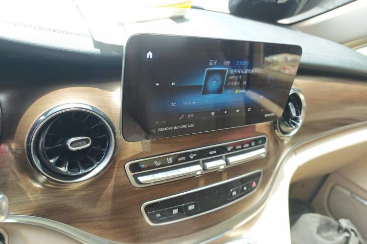 Used Mercedes-Benz V-Class 2021 V 260 Prestige Edition Audio And AC Panel