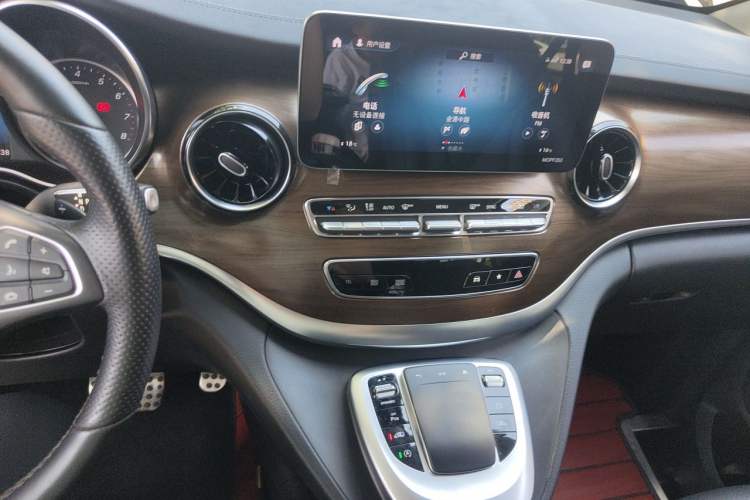 Used Mercedes-Benz V-Class 2021 V 260 L Long Wheelbase Prestige Edition Audio And AC Panel