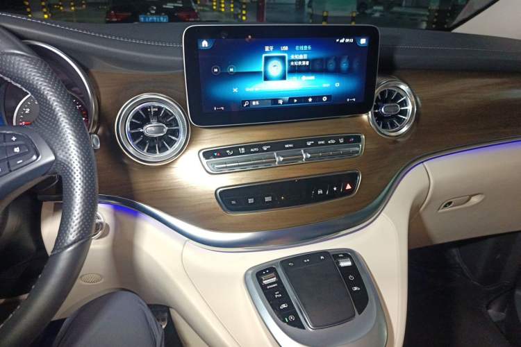 Used Mercedes-Benz V-Class 2021 V 260 L Long-wheelbase Luxury Edition Audio And AC Panel