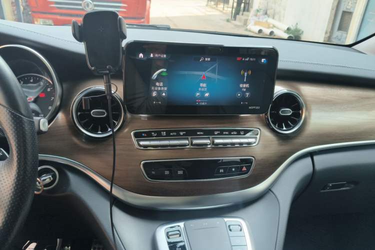 Used Mercedes-Benz V-Class 2021 V 260 L Long-wheelbase Luxury Edition Audio And AC Panel