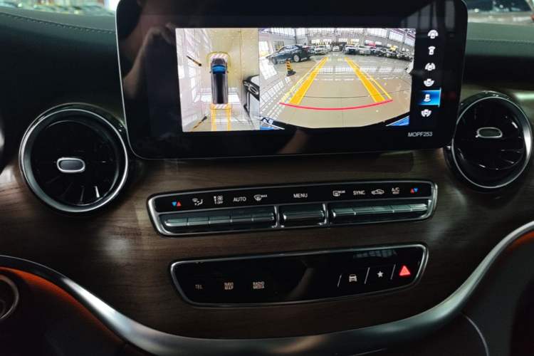Used Mercedes-Benz V-Class 2021 V 260 Prestige Edition Audio And AC Panel