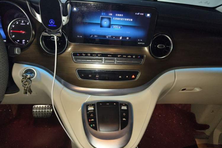 Used Mercedes-Benz V-Class 2021 V 260 Prestige Edition Audio And AC Panel