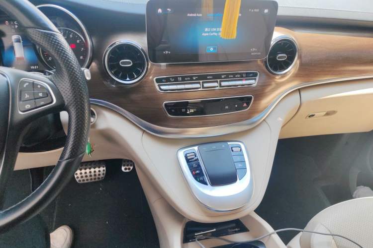Used Mercedes-Benz V-Class 2021 V 260 L Long-wheelbase Luxury Edition Audio And AC Panel