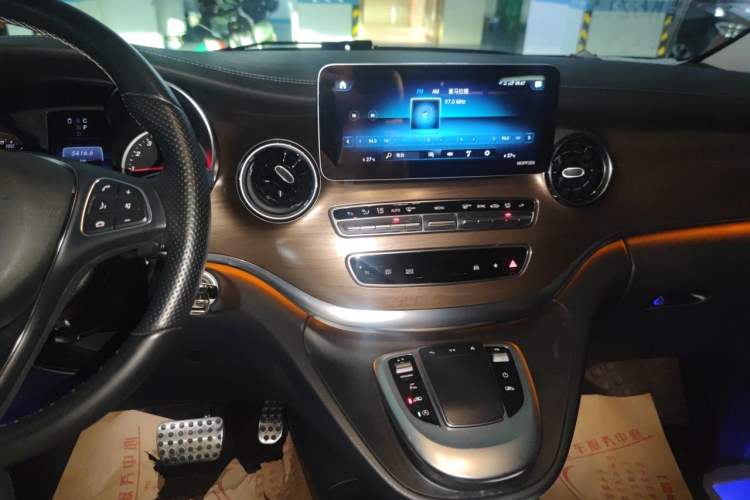 Used Mercedes-Benz V-Class 2021 V 260 L Long-wheelbase Luxury Edition Audio And AC Panel