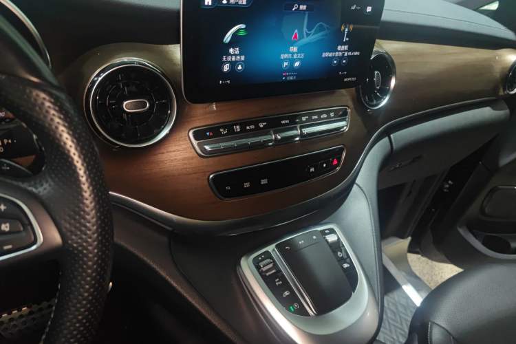 Used Mercedes-Benz V-Class 2021 V 260 L Long-wheelbase Luxury Edition Audio And AC Panel