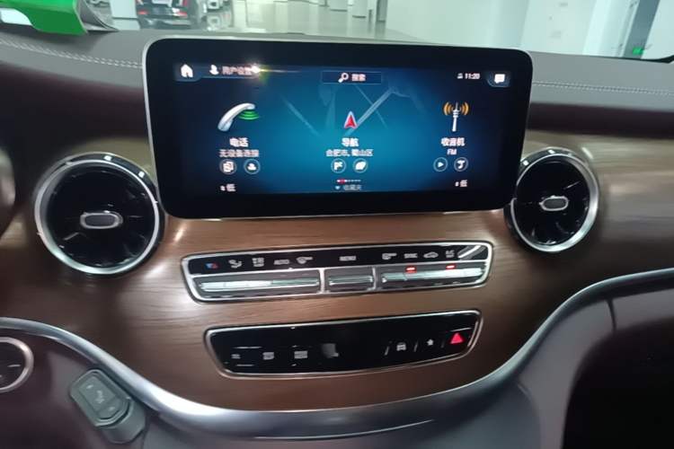 Used Mercedes-Benz V-Class 2021 V 260 L Long-wheelbase Luxury Edition Audio And AC Panel